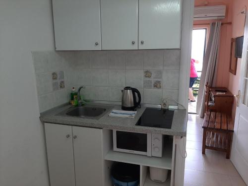 Apartment in Mpenitses with Sea View & Pool, Benitses (foto 4)