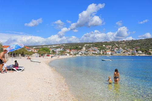 Apartments by the sea Sevid Trogir - 9125 - image 10