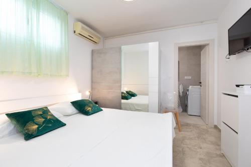 Studio Punat 13153a - main image