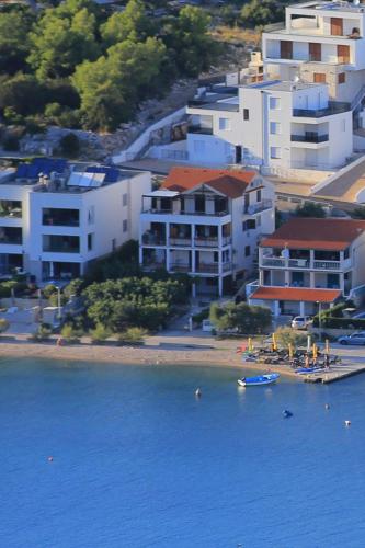  Apartments and rooms by the sea Grebastica, Sibenik - 13942 in Grebaštica