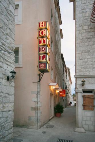 Rooms by the sea Trogir - 15155 - image 2