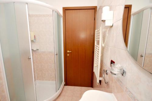 Rooms by the sea Trogir - 15155 - image 4