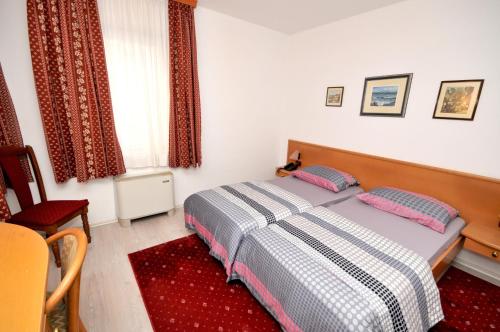 Rooms by the sea Trogir - 15155 - image 7