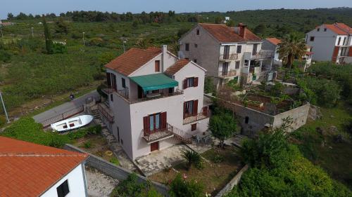 Apartments with a parking space Splitska Brac - 15197 - image 7