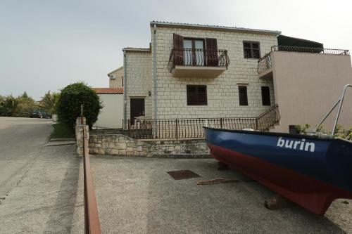 Apartments with a parking space Splitska Brac - 15197 - image 9