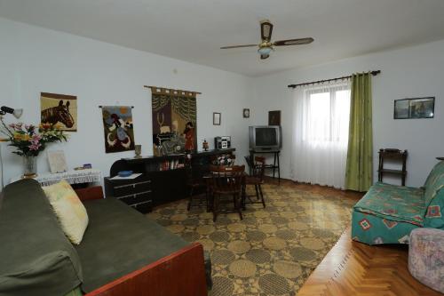 Apartments with a parking space Splitska Brac - 15197 - image 12