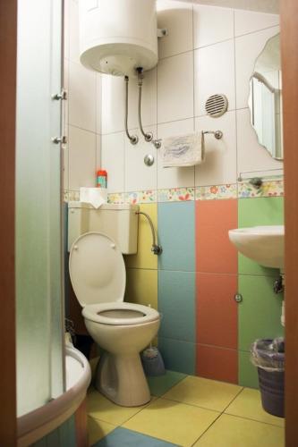 Apartments by the sea Makarska - 15200 - image 11