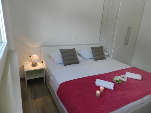 Three-Bedroom Apartment with Balcony and Sea View image 7