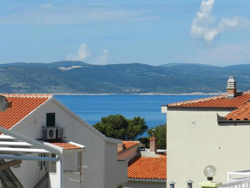 Three-Bedroom Apartment with Balcony and Sea View image 2