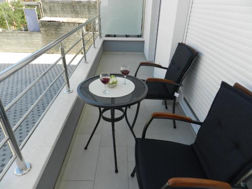 One-Bedroom Apartment with Balcony image 1