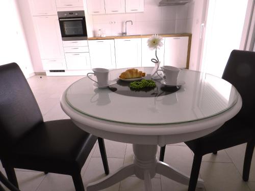 One-Bedroom Apartment with Terrace image 2
