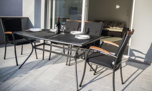One-Bedroom Apartment with Terrace image 1