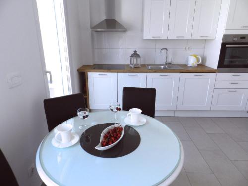 One-Bedroom Apartment with Terrace image 2