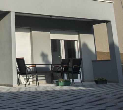 One-Bedroom Apartment with Terrace image 1