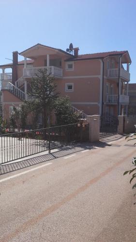 Apartments with a parking space Novigrad - 15227 Apartments with a parking space Novigrad - 15227