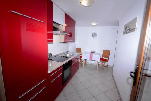 Apartments by the sea Veli Losinj Losinj - 15229 - image 7