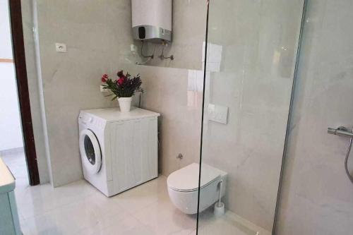 Two-Bedroom Holiday Home image 7