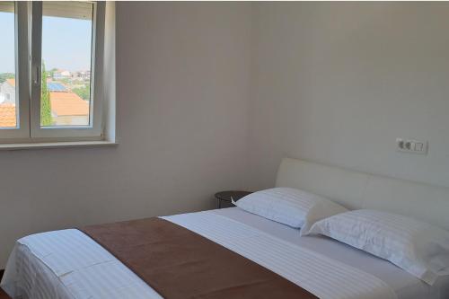 Two-Bedroom Apartment with Terrace and Sea View image 8