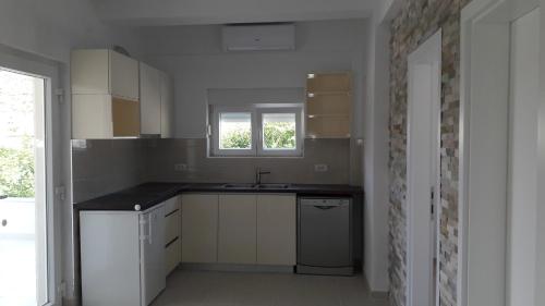 One-Bedroom Apartment with Terrace image 4