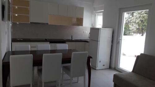 Three-Bedroom Apartment with Terrace image 6