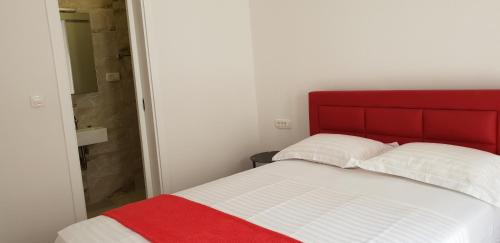 Three-Bedroom Apartment with Terrace image 4