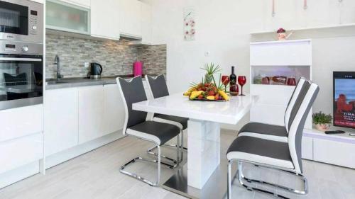 Apartments with a parking space Seget Vranjica Trogir - 12476 - image 2
