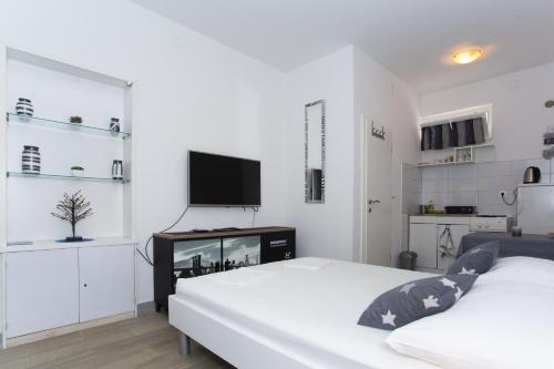 Studio Podgora 12816c - main image