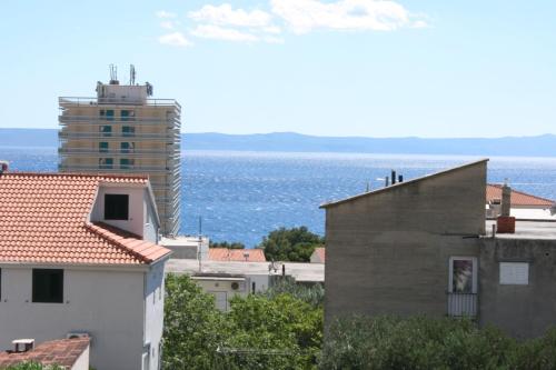 Apartments with parking space Makarska - 9696 - image 2