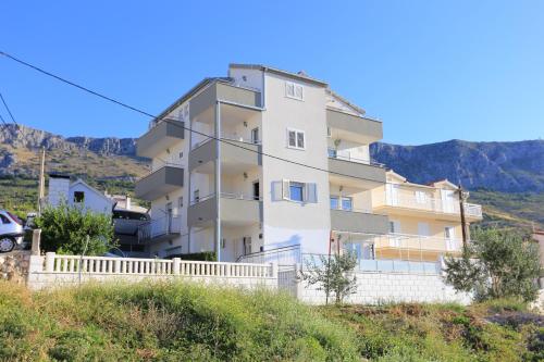 Apartments with a swimming pool Mali Rat (Omis) - 9698