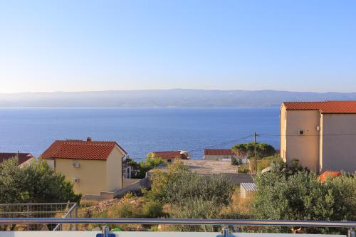 Apartments with a swimming pool Mali Rat (Omis) - 9698