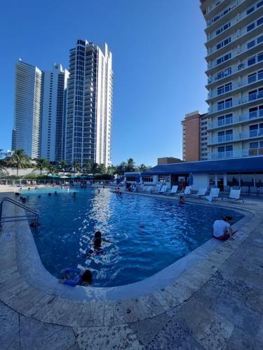 Departamento con vista al mar y salida a la playa. in Miami Beach, USA