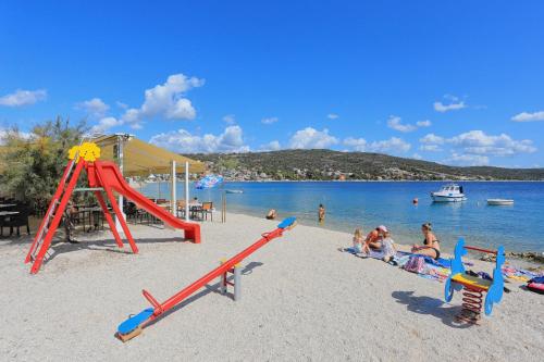 Apartments by the sea Sevid Trogir - 16855 - image 8