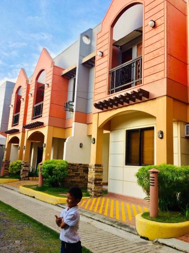 Manora Apartments and Guest House in Talisay City