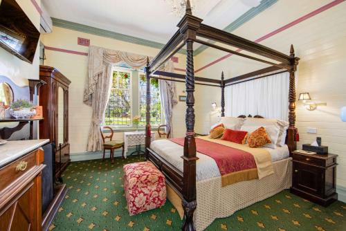 The Old Bank Gladstone Licensed Restaurant & Boutique Accommodation - Tap to explore photos