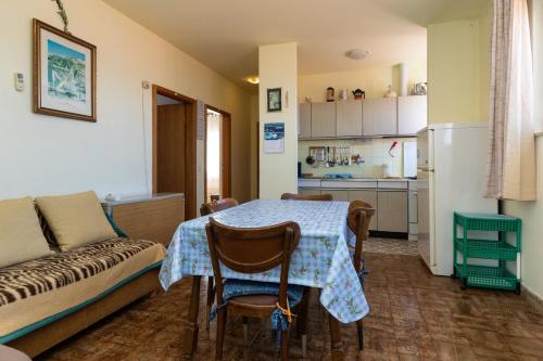 บริการและสิ่งอำนวยความสะดวก, Apartments by the sea Sumpetar, Omis - 9435 in ดูกิ รัต