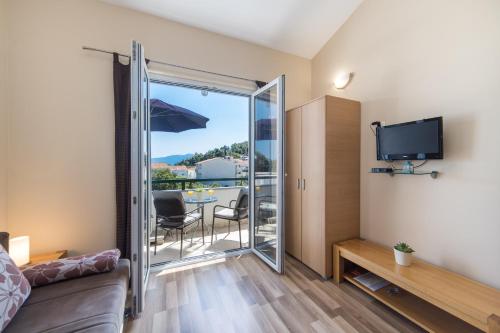 Apartments by the sea Drvenik Donja vala, Makarska - 9654 in Drvenik