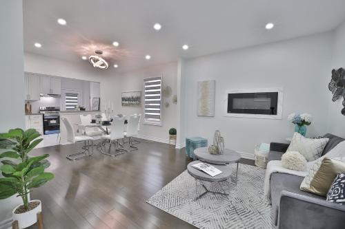 . NEW Spacious Central Family Townhome 3Bdrm