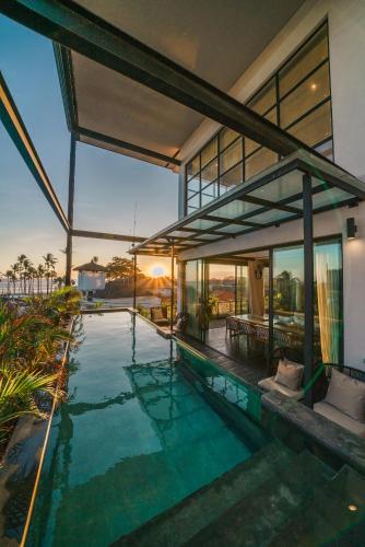 Penthouse Sunset Seabreeze - Amazing Sunset Penthouse-2bdr with pool-Beachfront !