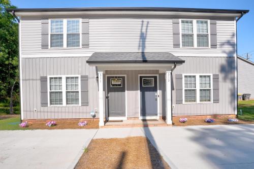 Kannapolis Elegant Townhouse - Pet Friendly