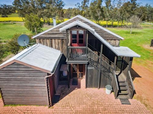 The Dairy - 2 Story Rustic style accommodation with Mod Cons