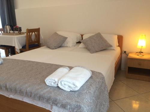 Apartments and rooms by the sea Hodilje, Peljesac - 10234 in สโตน