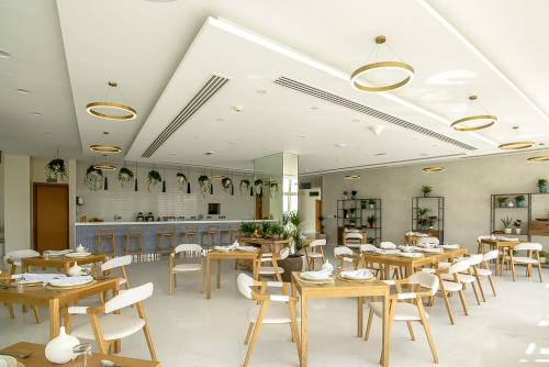 Restaurant, ZOYA Health & Wellbeing Resort in Ajman