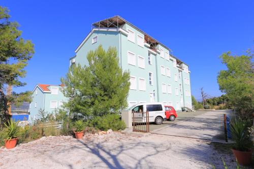 Apartments with a swimming pool Mastrinka Ciovo - 11717 - image 7