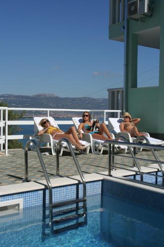 Apartments with a swimming pool Mastrinka Ciovo - 11717 - image 6
