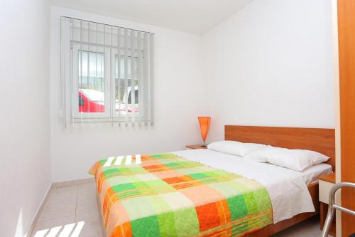 Apartments with a swimming pool Mastrinka Ciovo - 11717 - image 5