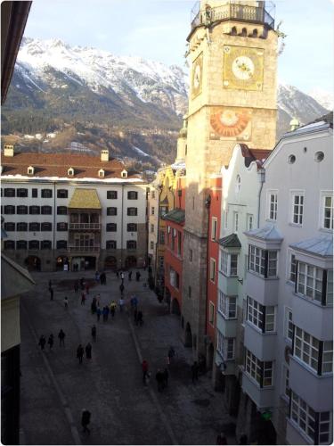 Blick aufs Goldene Dachl Innsbruck - Igls