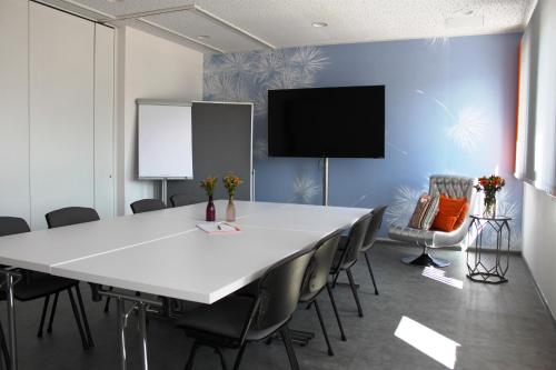 AIS Center - image 13