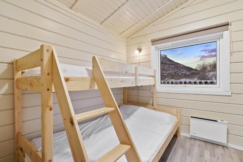 Traditional Cabin- Garden view image 4