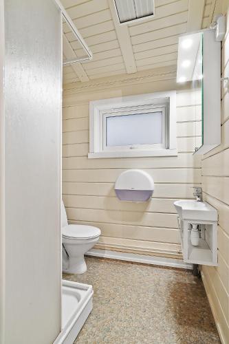 Traditional Cabin- Garden view image 5