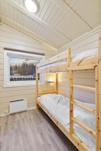 Traditional Cabin- Garden view image 3